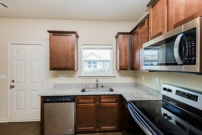 Building Photo - 604 Highwood Ln