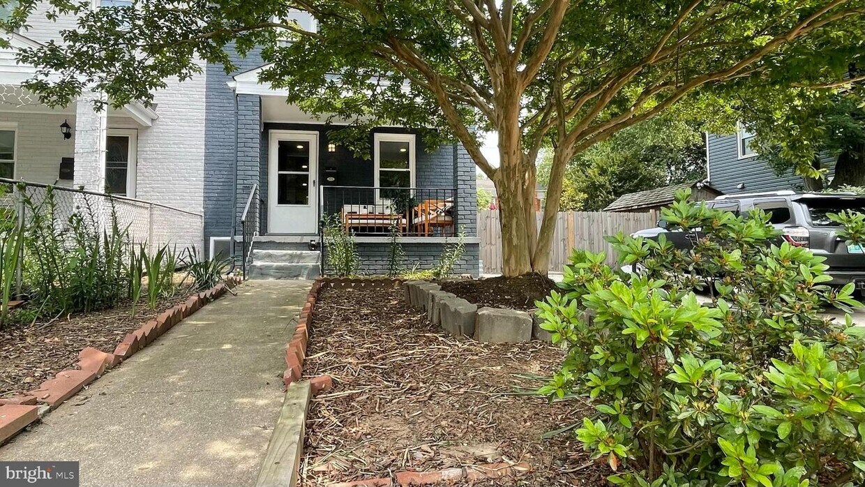 Foto principal - 5951 Williamsburg Rd