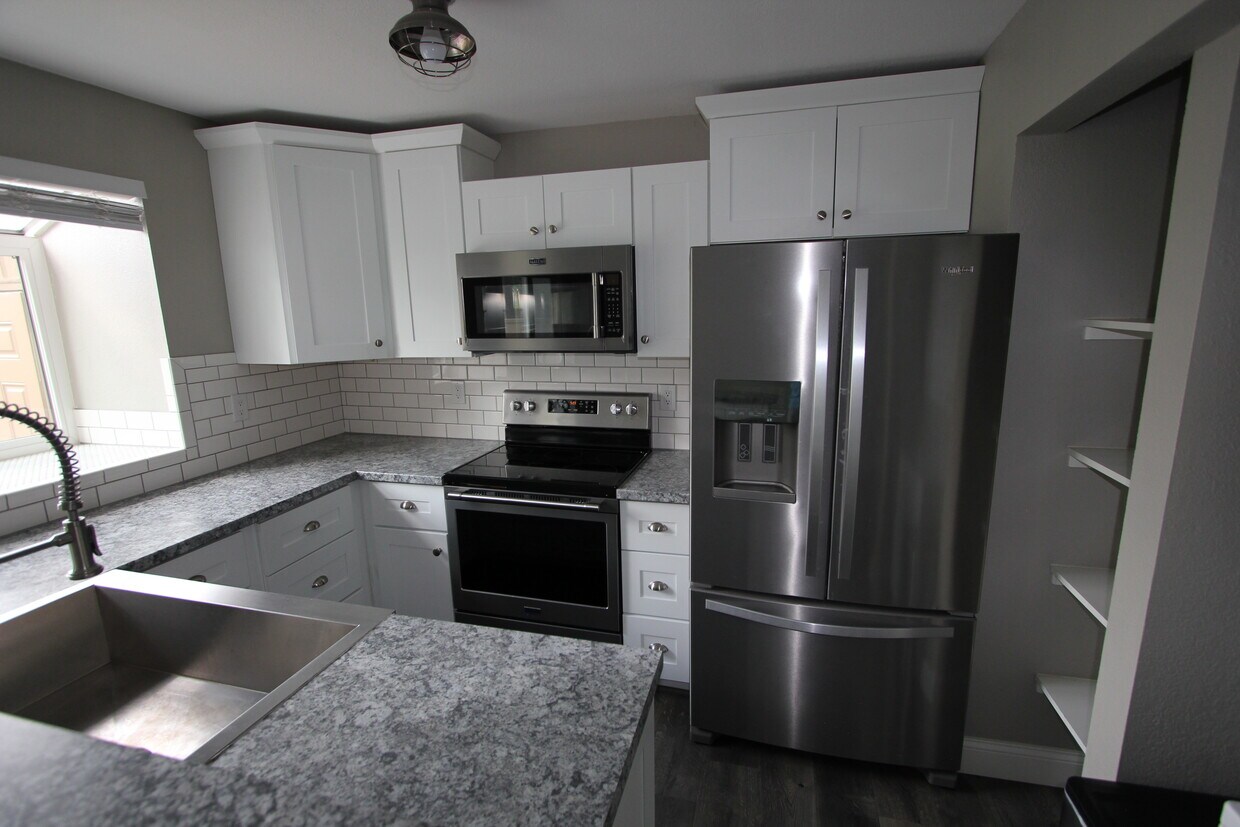 Foto principal - 6613 Warbler Ln