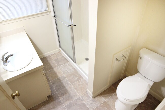 Building Photo - 627 S Grant Ave