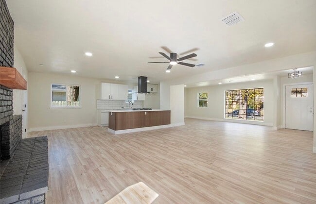 Building Photo - 1212 Willow Glen Dr