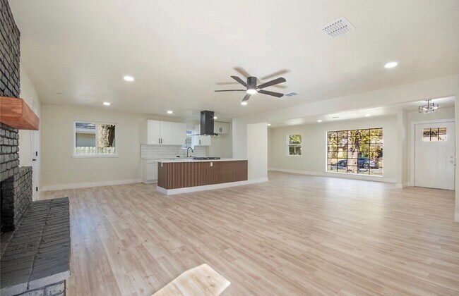 Foto del edificio - 1212 Willow Glen Dr