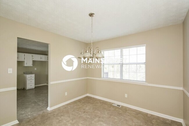Building Photo - 3 Bedroom Pet-Friendly Home in Lithia Springs, GA with Main Street Renewal