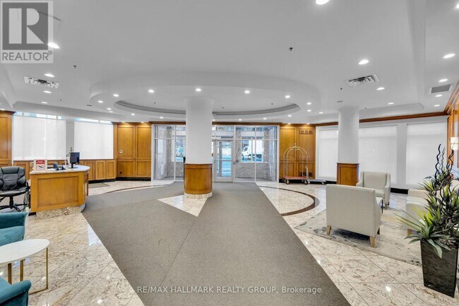 Building Photo - 242 Rideau St