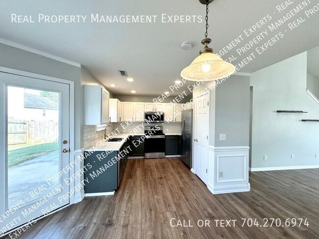 Building Photo - Stunning 5BR/2.5BR Home in Concord!