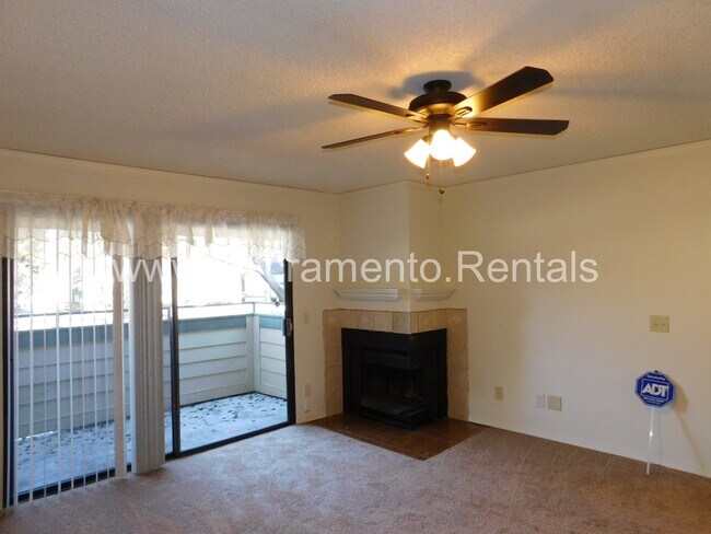 Building Photo - Very Nice 2bd/1+ba Condo in Gated South Na...