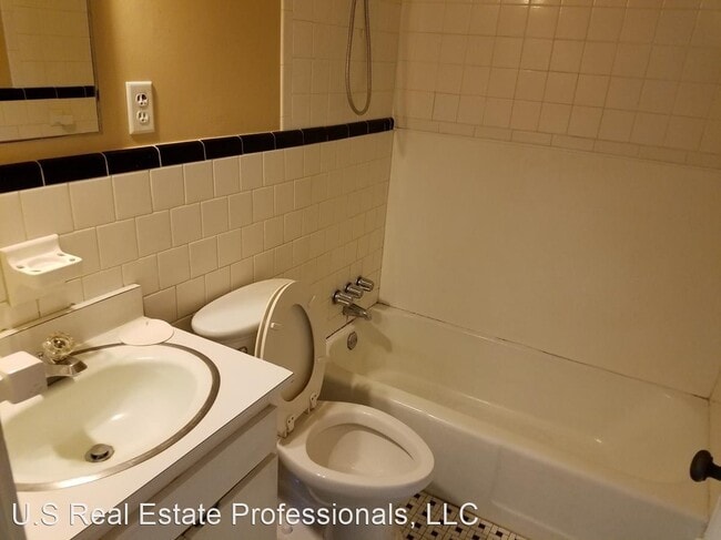 Building Photo - 2 br, 1 bath House - 3 Sherwood Lane