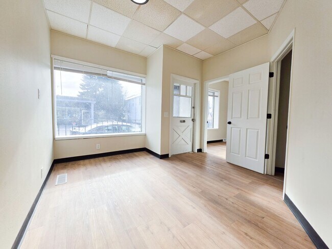 Foto del edificio - 135 E Main St