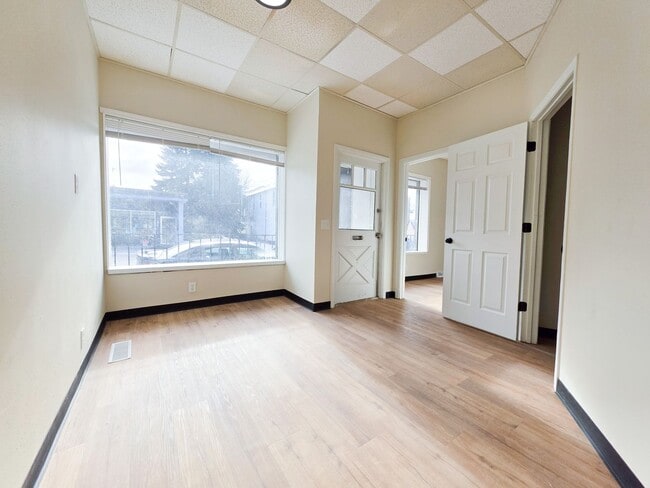 Building Photo - 135 E Main St