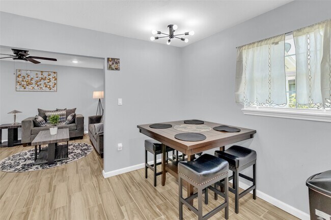 Foto del edificio - 5815 Schevers St