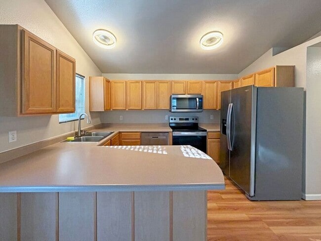 Building Photo - 573 Hanover St