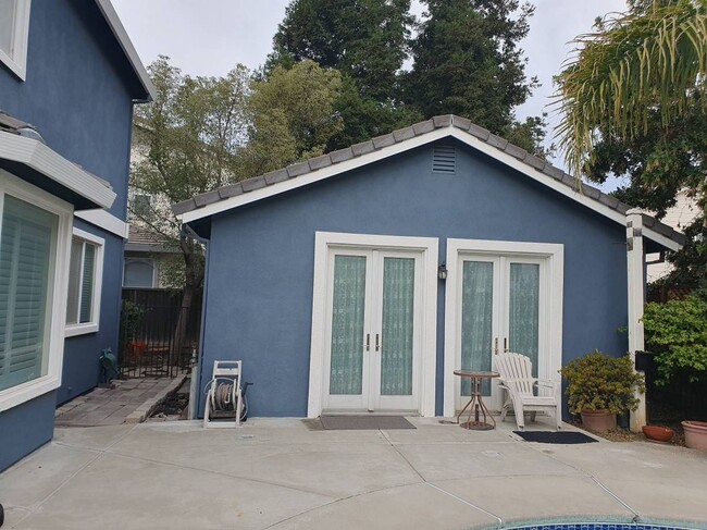 Building Photo - 2876 Falcon Ct