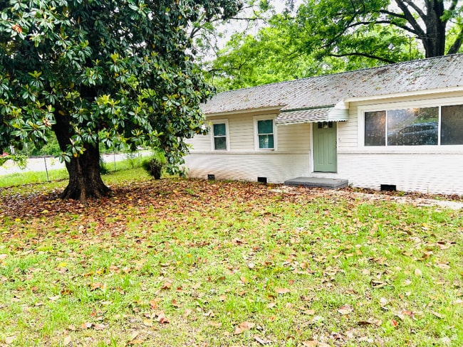 Building Photo - 400 Willowood St