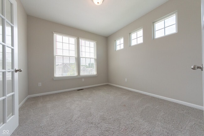 Foto del edificio - 7042 Pinnacle Dr