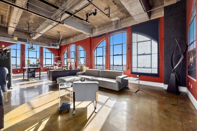 Foto del edificio - 315 E 8th St