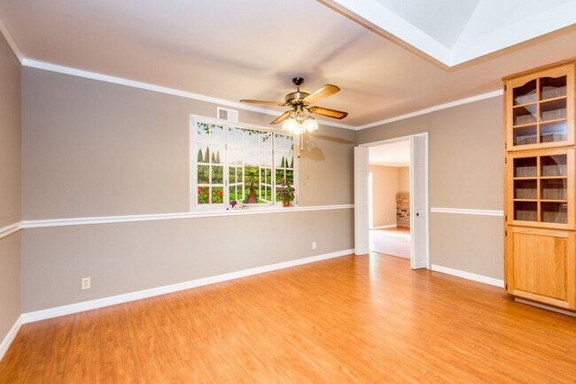 Building Photo - Spacious South Bay Home in Charming Neighb...