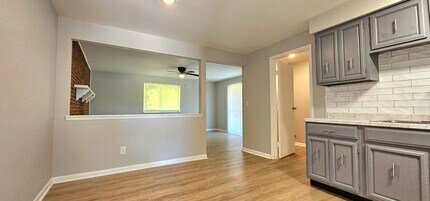 Building Photo - 3163-3163 Autumn Ridge Ct