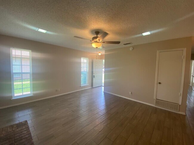 Building Photo - 417 Gatewood Rd