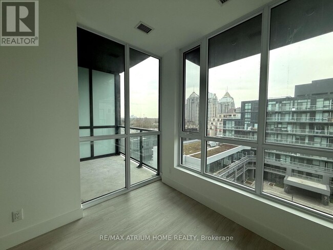 Photo du bâtiment - 625-625 Sheppard Ave E