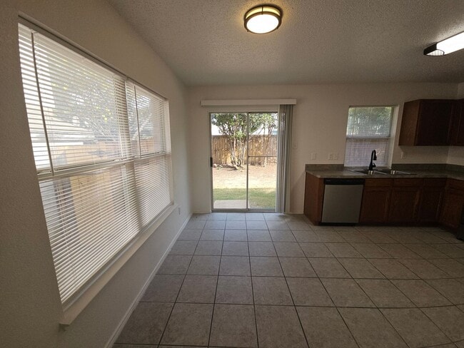 Building Photo - Nice Home in Mansfield ISD