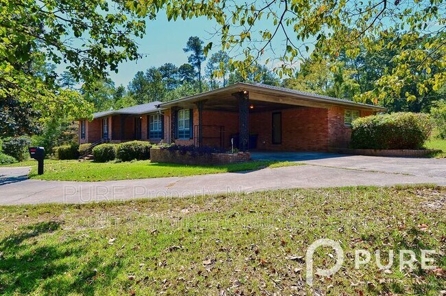 Building Photo - 1631 Fairlane Dr