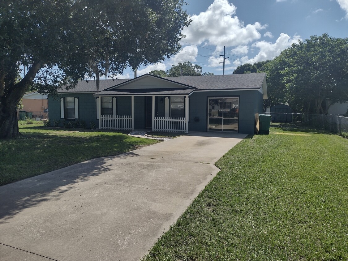 7 Kristin Ln, Eustis, FL 32726 House Rental in Eustis, FL