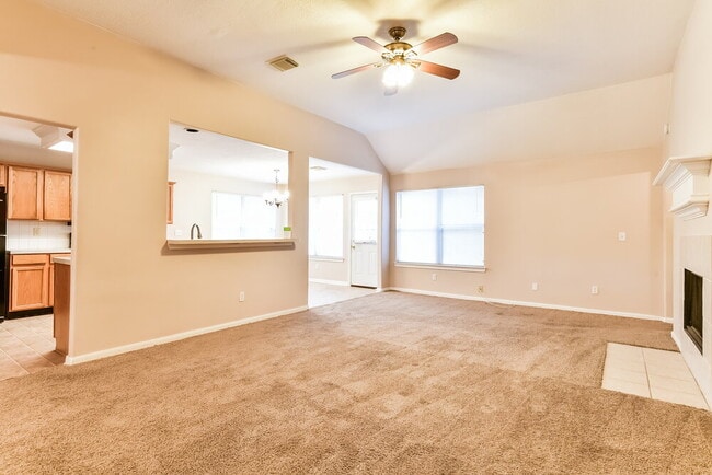 Foto del edificio - 3219 Candlepine Dr