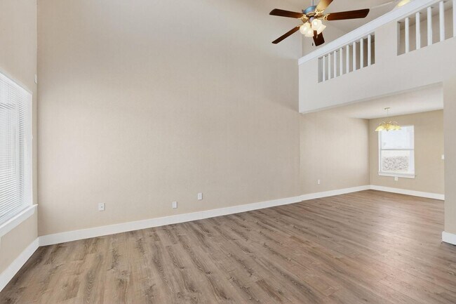 Foto del edificio - Two story 3 bedroom 2.5 bath in Santa Tere...