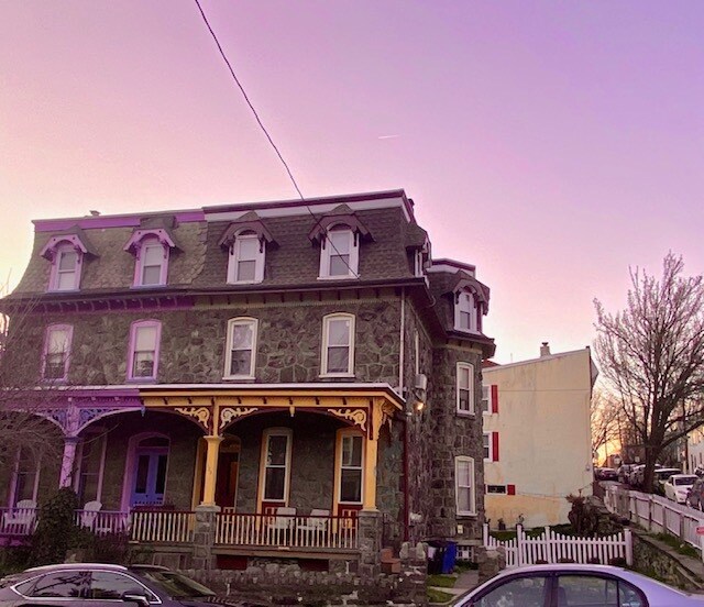 EXTERIOR - 129 Sumac St