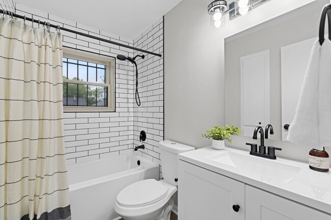 Foto del edificio - 986 Loretta Ave