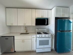 Building Photo - 681 Rhinelander Ave