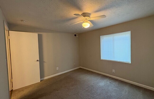 Foto del edificio - 525 Lowell Ave