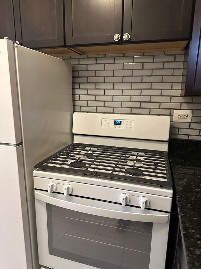 Building Photo - 6800 N Sheridan Rd