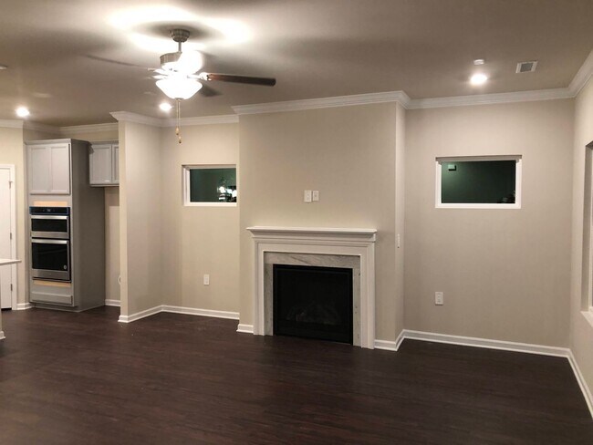 Foto del edificio - Modern 5 Bed | 3 Bath House in Cary