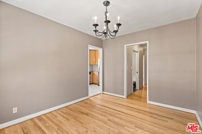 Foto del edificio - 6542 W 80th Pl