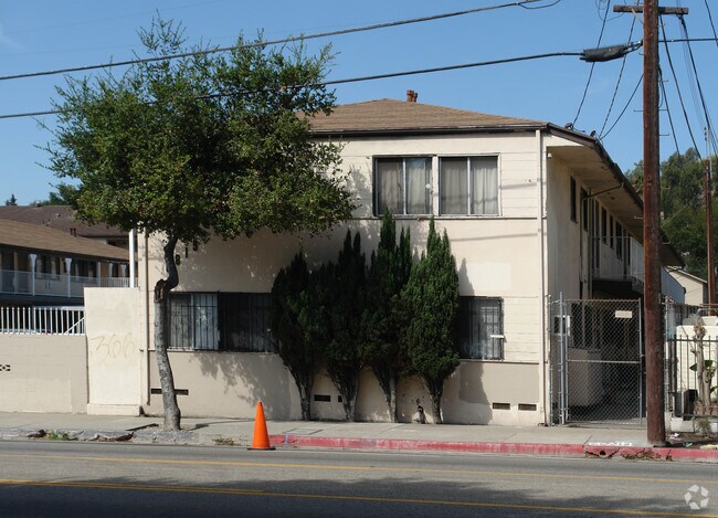 Building Photo - 6817-6819 N Figueroa St