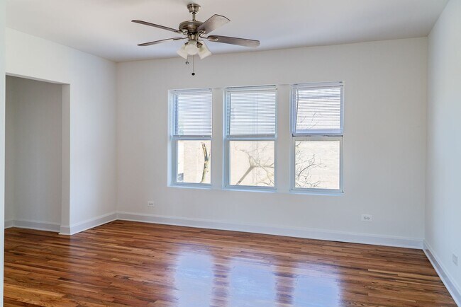 Foto del edificio - Albany Park - 2 Bed / 1 Bath - Dog Friendly!