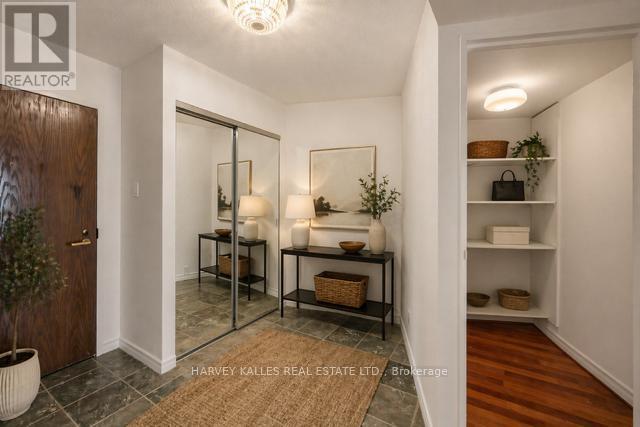 Photo du bâtiment - 55 Harbour Square