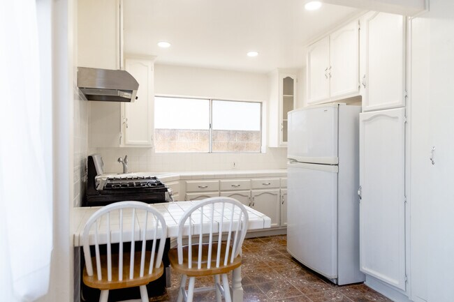 Kitchen w/ Fridge & Oven - 1436 W 182nd St