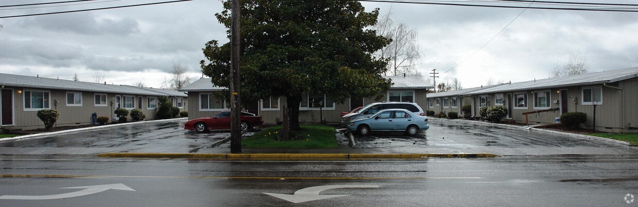 Primary Photo - Holly Square Apartments