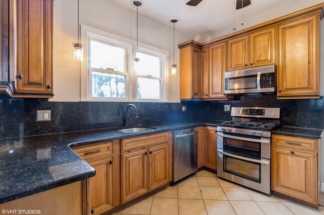 Foto del edificio - 5806 W Dakin St