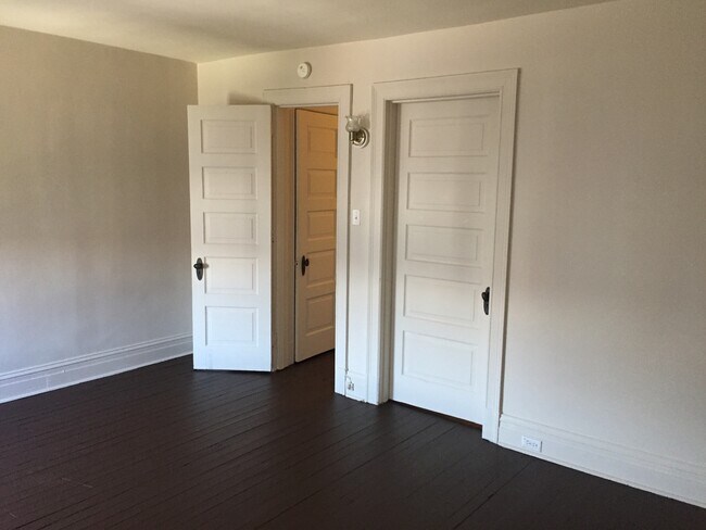 Foto del edificio - Available Now! West End of Town! Close to ...