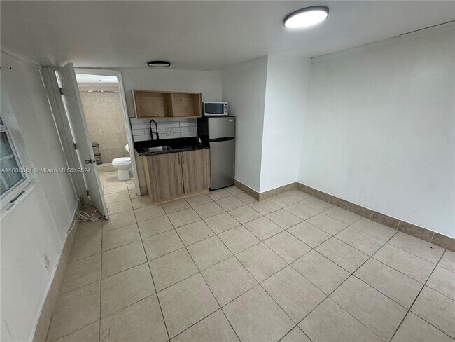 Foto del edificio - 633 NW 15th Ave
