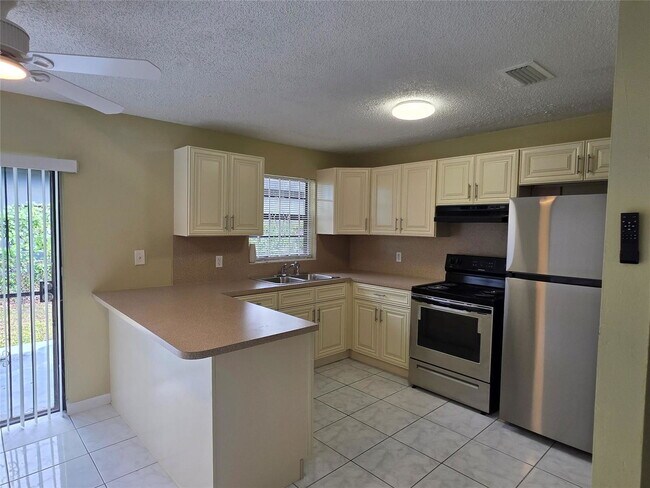 Building Photo - 309 NE 169th St