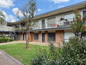 Building Photo - 936 Heights Blvd