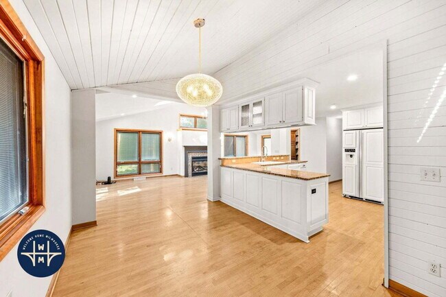 Building Photo - 15685 Brojan Dr