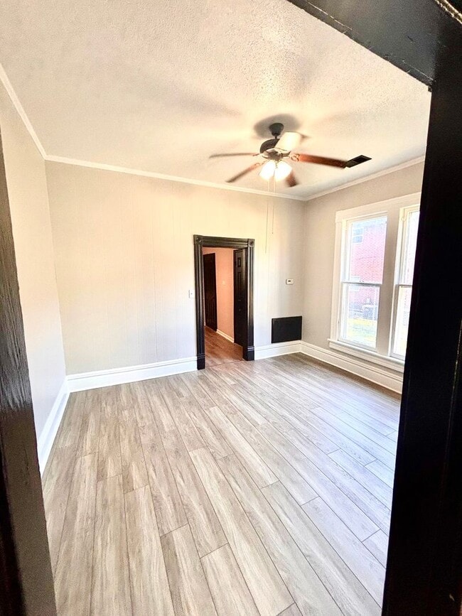 Foto del edificio - 833 W Oak Ave