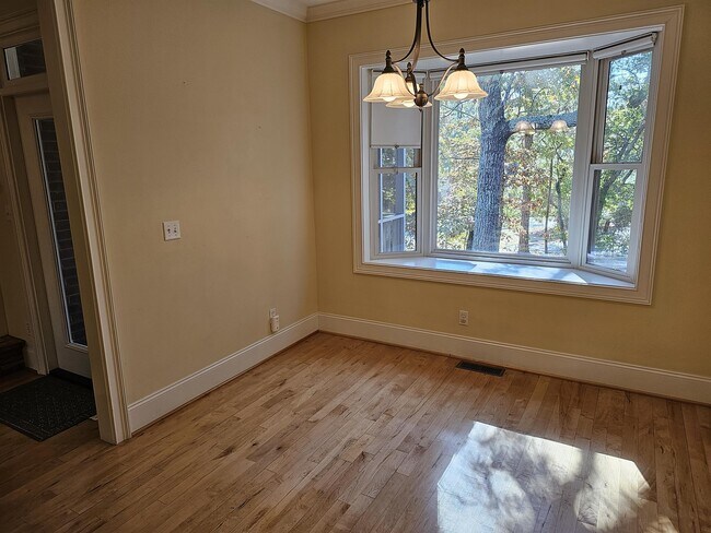Foto del edificio - 120 Mossy Ln