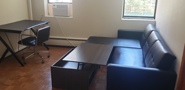 Sofá cama completo 3a, mesa de centro con tablero elevable - 240 E 23rd St
