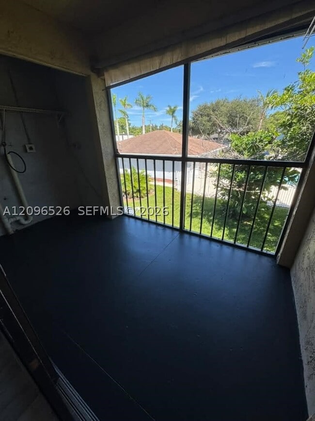 Building Photo - 617 Ixoria Ave